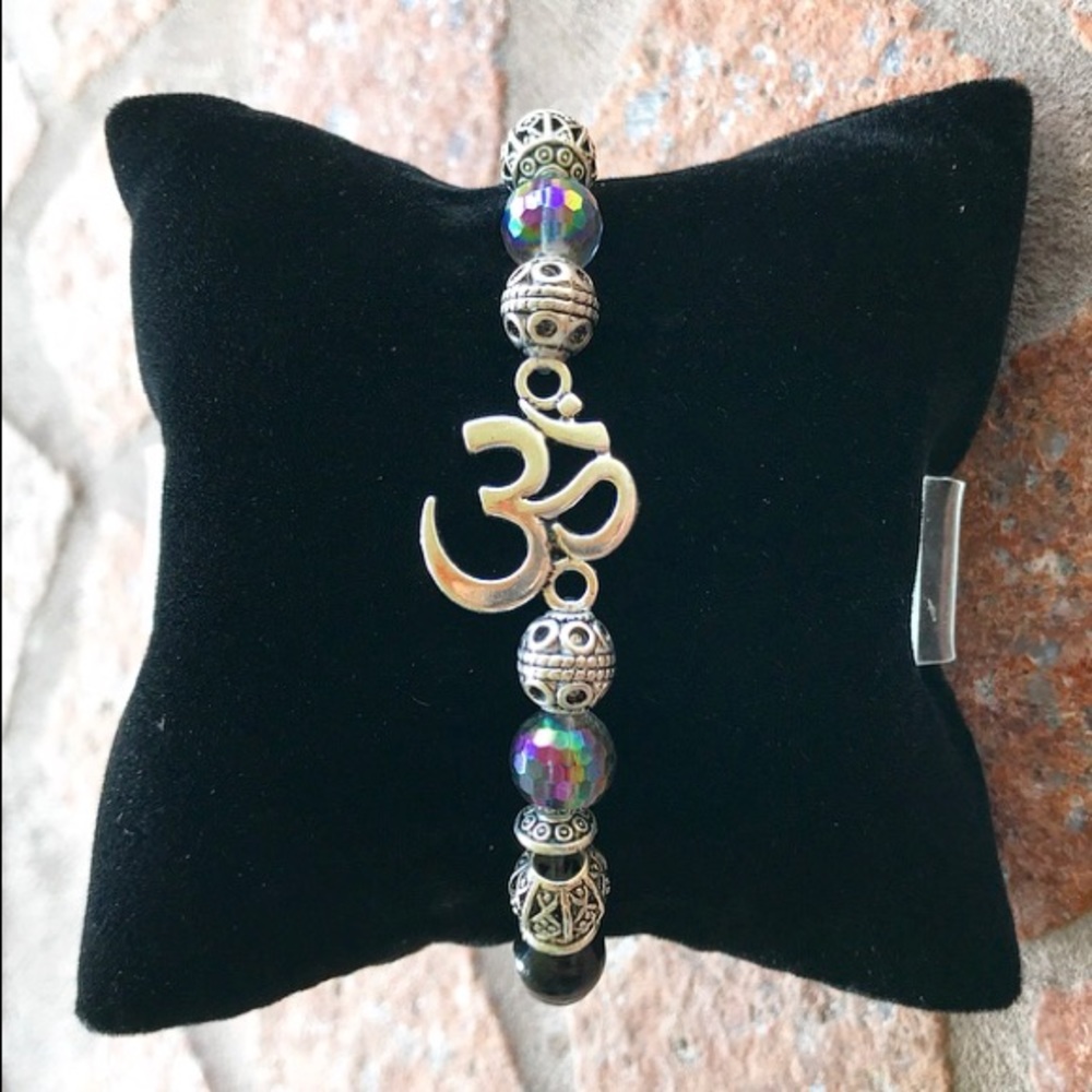 Swarovski crystal onyx & om sign beaded bracelet